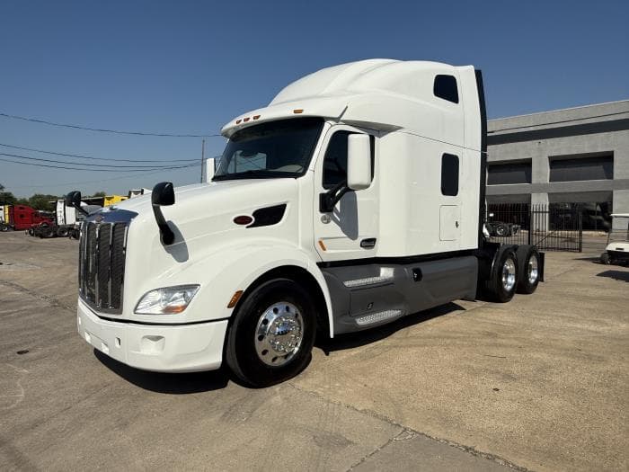 2022 Peterbilt 579 in Dallas, TX — photo 2
