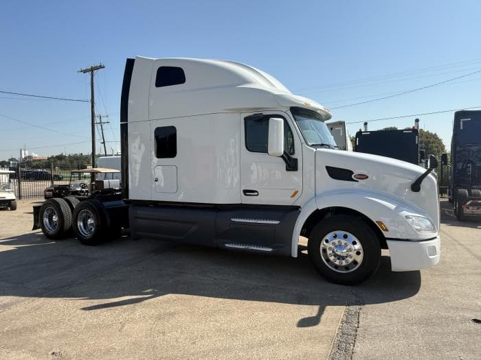 2022 Peterbilt 579 in Dallas, TX — photo 4