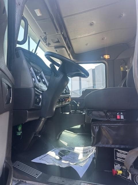 2019 Kenworth T800 in Fontana, CA — photo 6