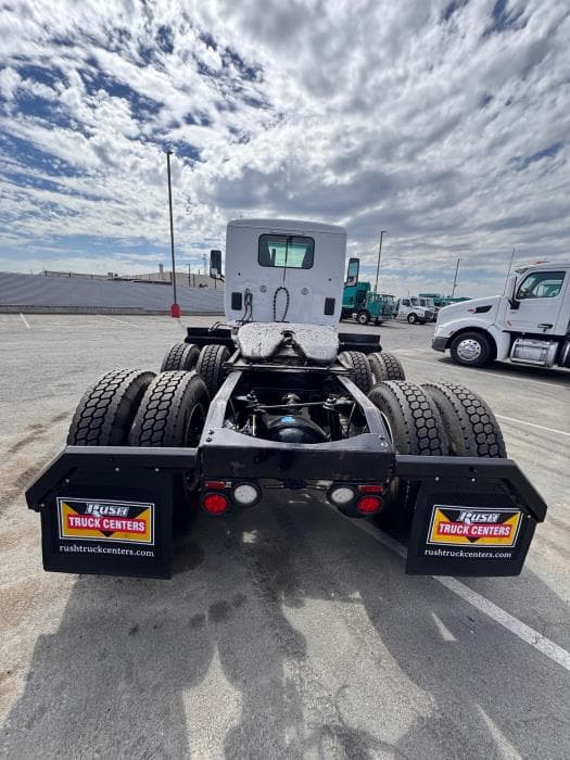 2021 Peterbilt 579 in Los Angeles, CA — photo 7