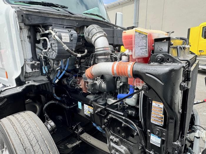 2021 Peterbilt 579 in Los Angeles, CA — photo 11