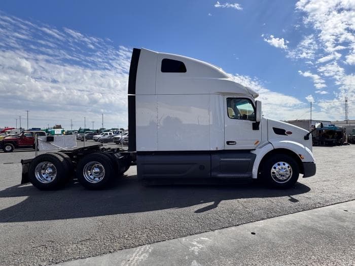 2021 Peterbilt 579 in Los Angeles, CA — photo 5