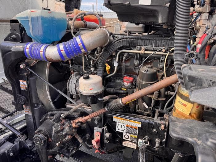 2021 Peterbilt 579 in Los Angeles, CA — photo 16