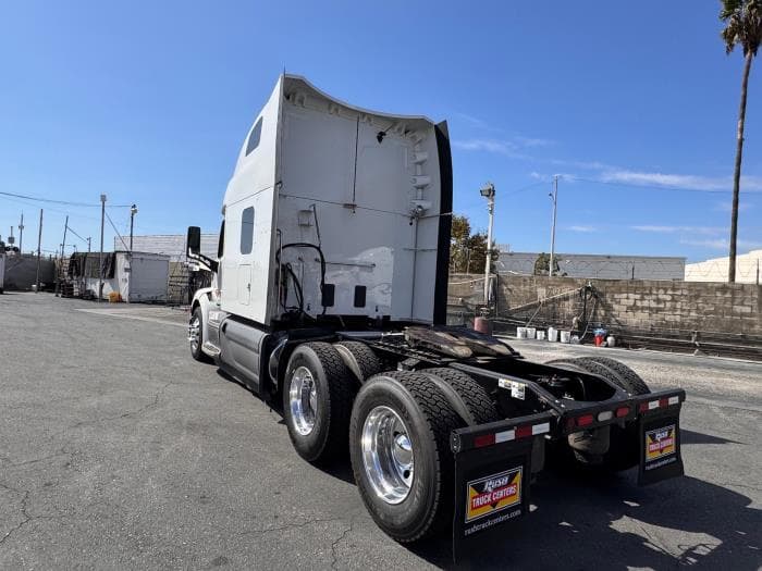 2021 Peterbilt 579 in Los Angeles, CA — photo 8