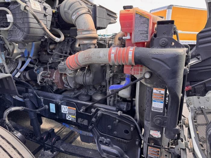 2021 Peterbilt 579 in Los Angeles, CA — photo 17