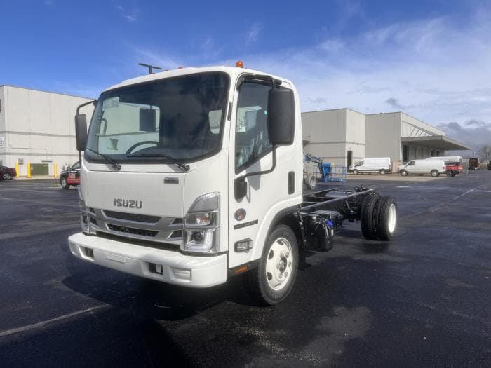 2025 Isuzu NRR in Dayton, OH — photo 3