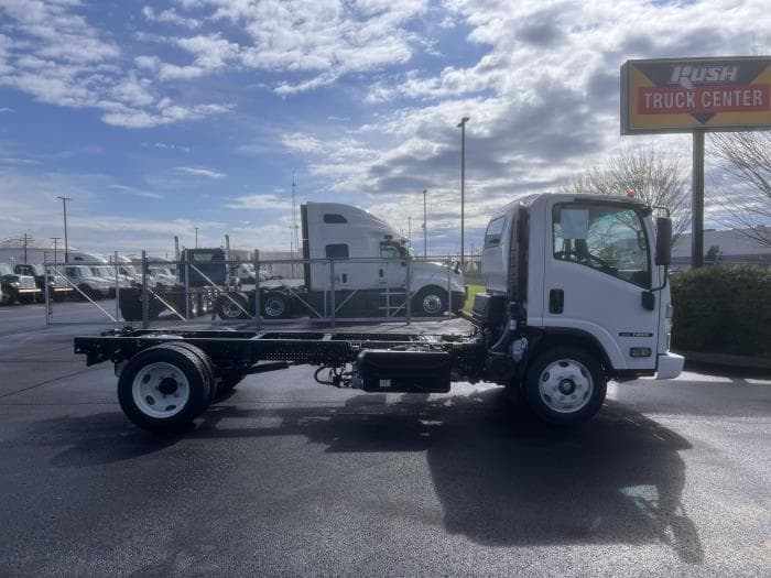 2025 Isuzu NRR in Dayton, OH — photo 6