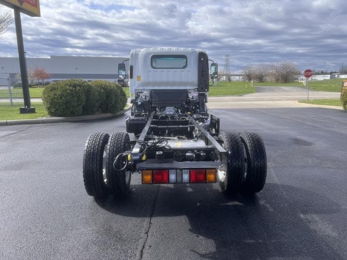 2025 Isuzu NRR in Dayton, OH — photo 8
