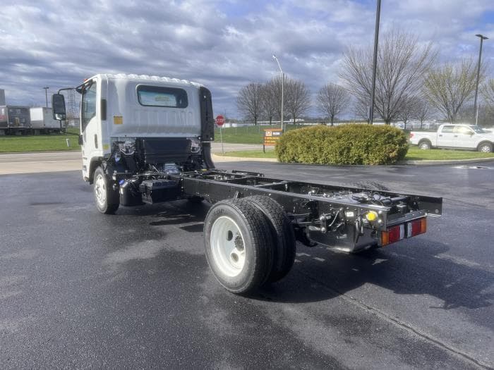 2025 Isuzu NRR in Dayton, OH — photo 9