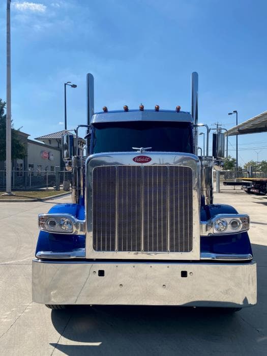 2026 Peterbilt 589 in San Antonio, TX — photo 2