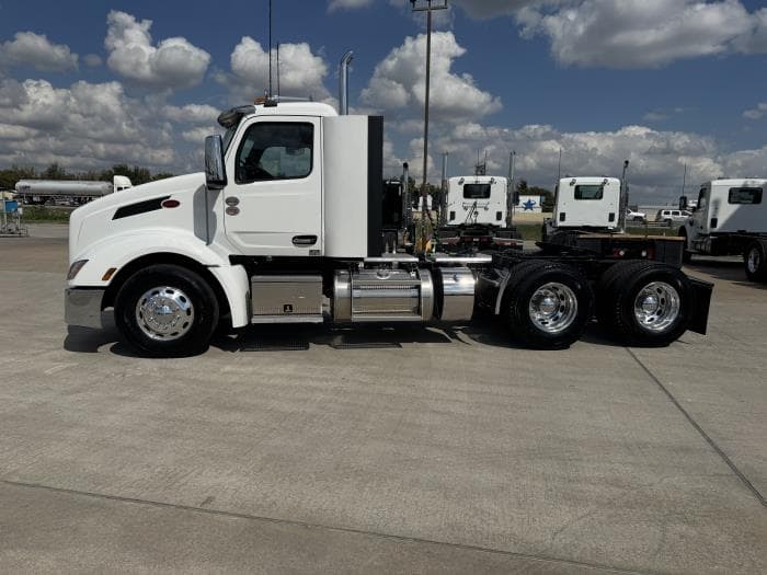 2026 Peterbilt 579 in Houston, TX — photo 4