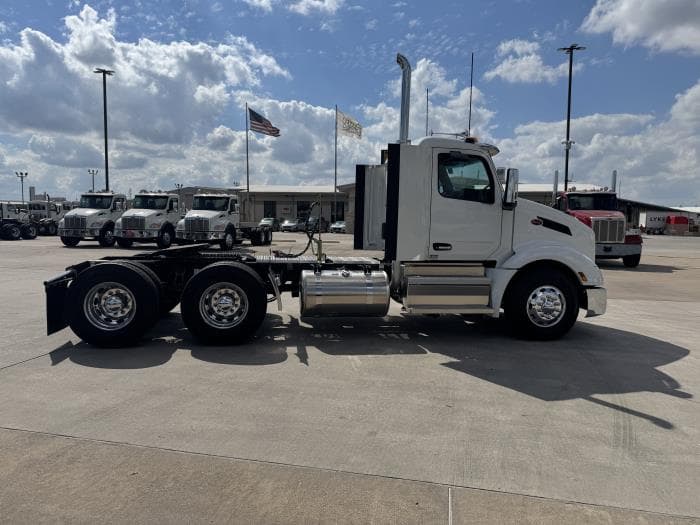 2026 Peterbilt 579 in Houston, TX — photo 8