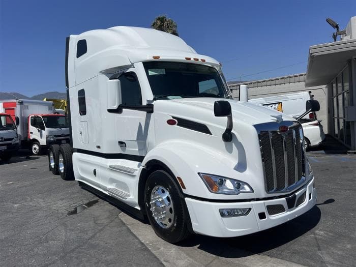 2026 Peterbilt 579 in San Diego, CA — photo 2
