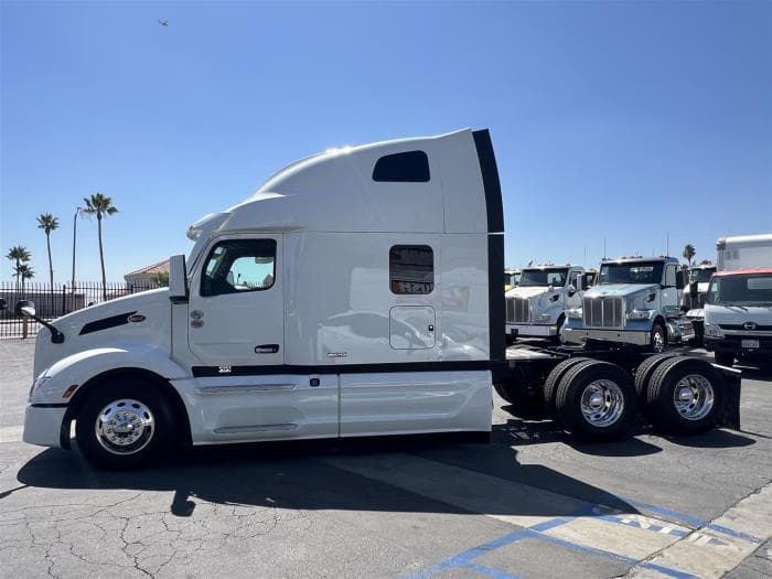 2026 Peterbilt 579 in San Diego, CA — photo 4