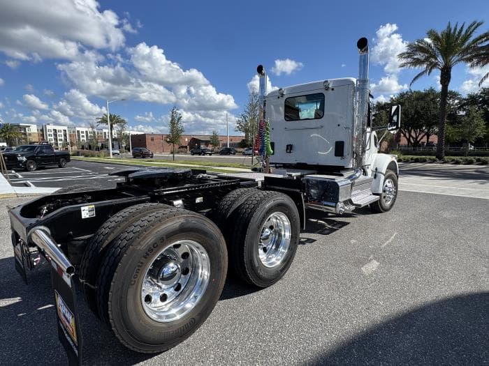 2026 Peterbilt 567 in Orlando, FL — photo 8