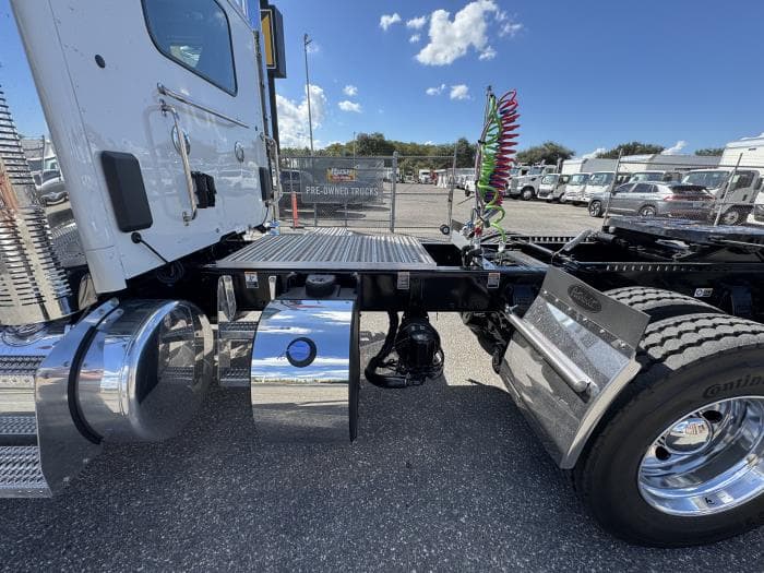 2026 Peterbilt 589 in Orlando, FL — photo 8