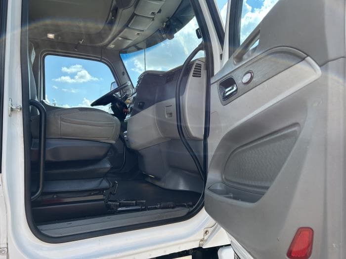 2020 Peterbilt 567 in Houston, TX — photo 23