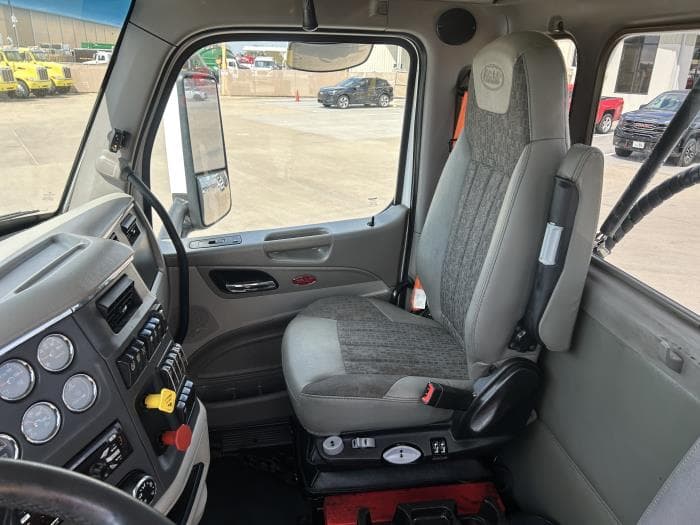 2020 Peterbilt 567 in Houston, TX — photo 26