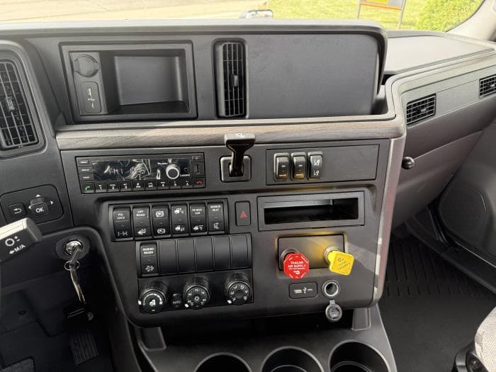 2026 International LT in Columbus, OH, OH — photo 9