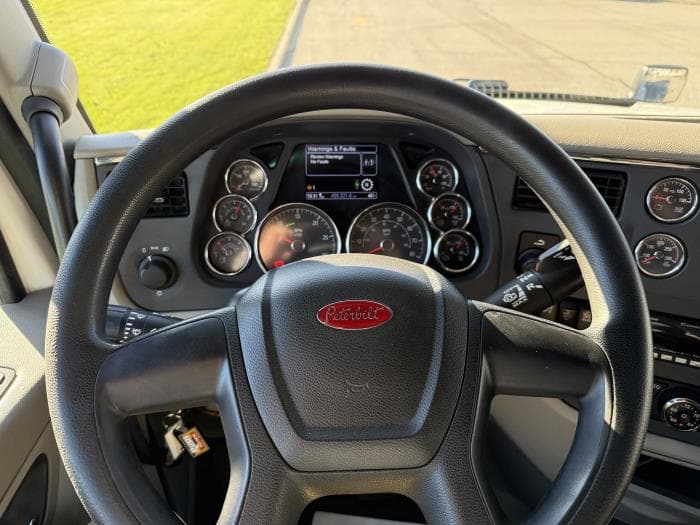 2022 Peterbilt 579 in Boise, ID — photo 12