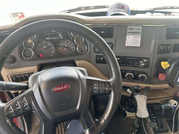 2016 Peterbilt 579 in Indianapolis, IN — photo 16