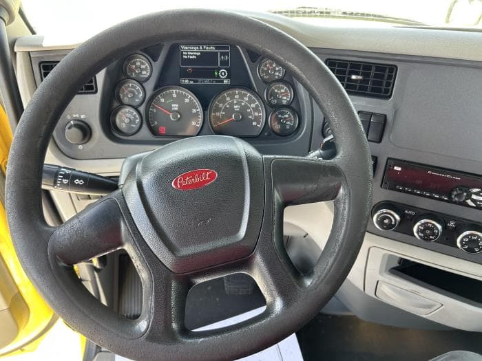 2021 Peterbilt 579 in Orlando, FL — photo 10