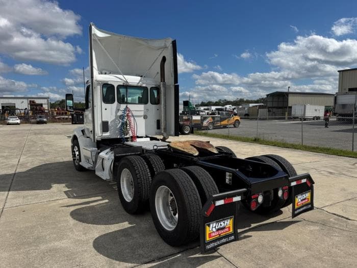 2022 Peterbilt 579 in Orlando, FL — photo 8