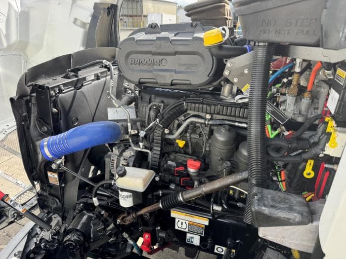 2022 Peterbilt 579 in Orlando, FL — photo 11