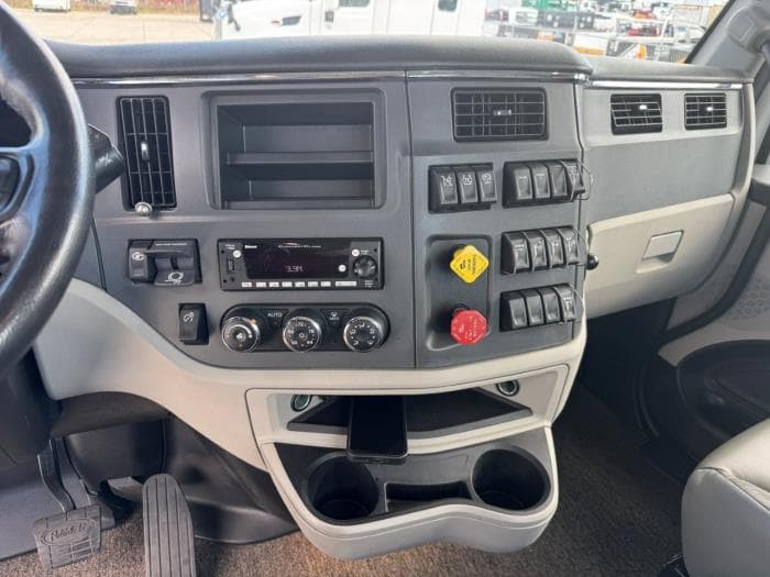 2022 Peterbilt 579 in Orlando, FL — photo 21