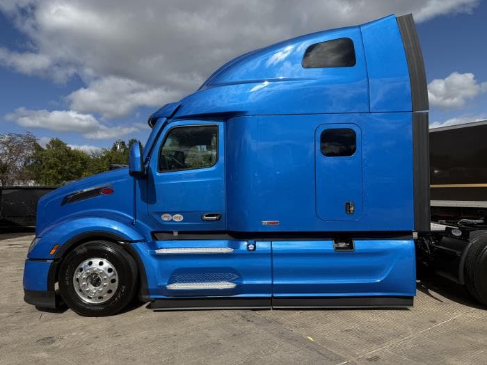 2026 Peterbilt 579 in Dallas, TX — photo 6