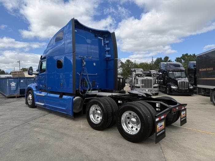 2026 Peterbilt 579 in Dallas, TX — photo 7