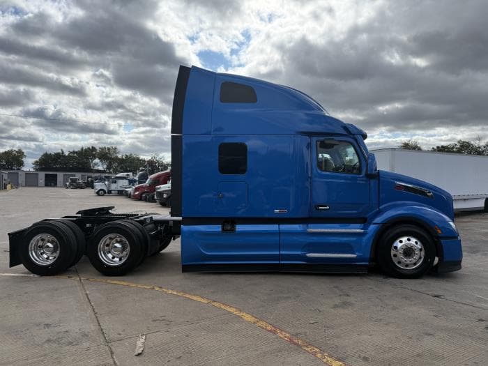 2026 Peterbilt 579 in Dallas, TX — photo 10