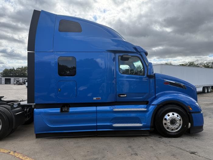 2026 Peterbilt 579 in Dallas, TX — photo 11