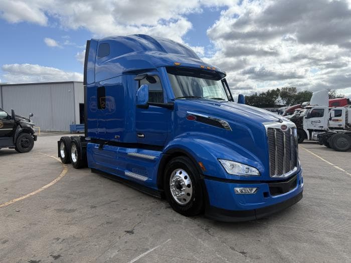 2026 Peterbilt 579 in Dallas, TX — photo 12