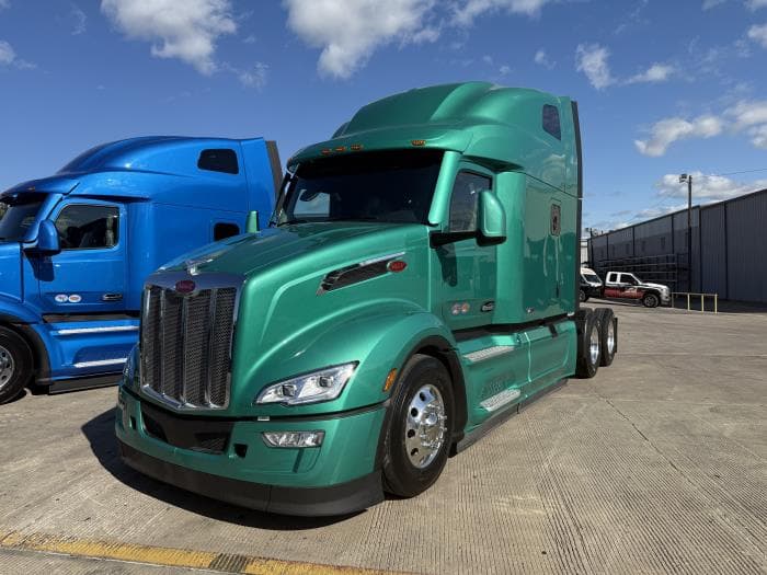 2026 Peterbilt 579 in Dallas, TX — photo 2