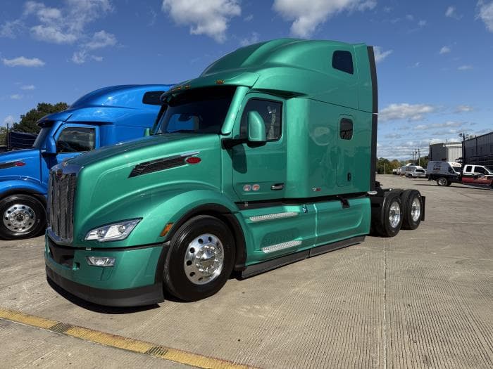 2026 Peterbilt 579 in Dallas, TX — photo 4