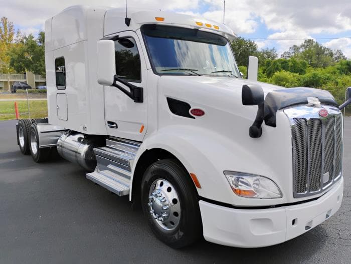 2022 Peterbilt 579 in Tampa, FL — photo 6