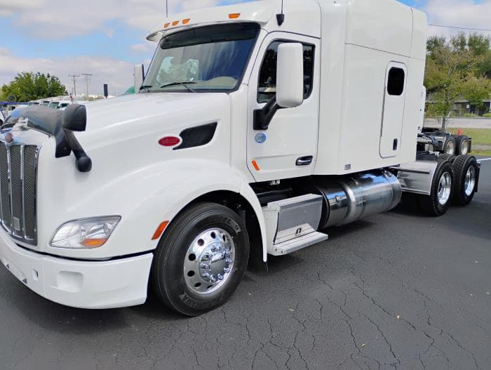 2022 Peterbilt 579 in Tampa, FL — photo 7
