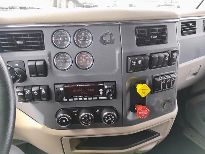 2022 Peterbilt 579 in Tampa, FL — photo 25