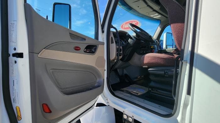 2022 Peterbilt 579 in Jacksonville, FL — photo 10