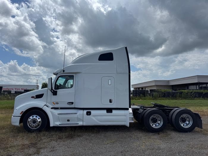 2021 Peterbilt 579 in North Little Rock, AR — photo 5