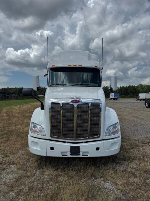 2021 Peterbilt 579 in North Little Rock, AR — photo 6