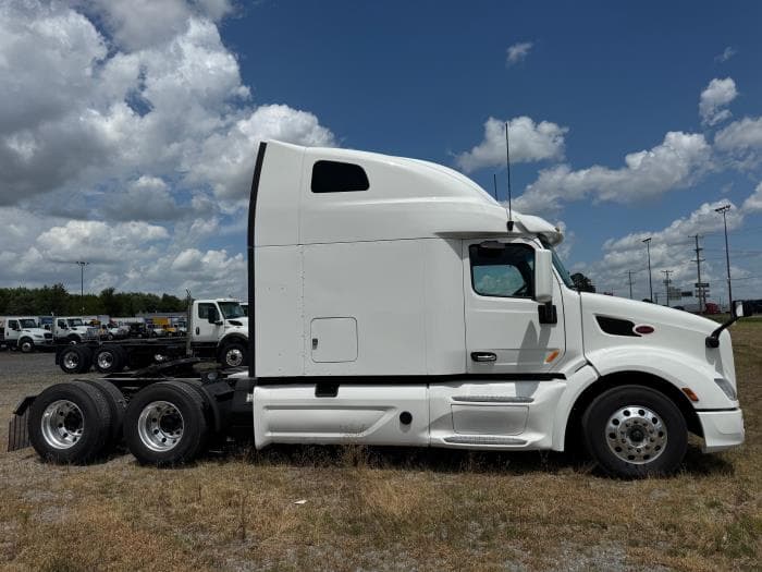 2021 Peterbilt 579 in North Little Rock, AR — photo 7
