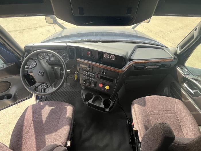 2022 International LT in Kansas City, MO — photo 16