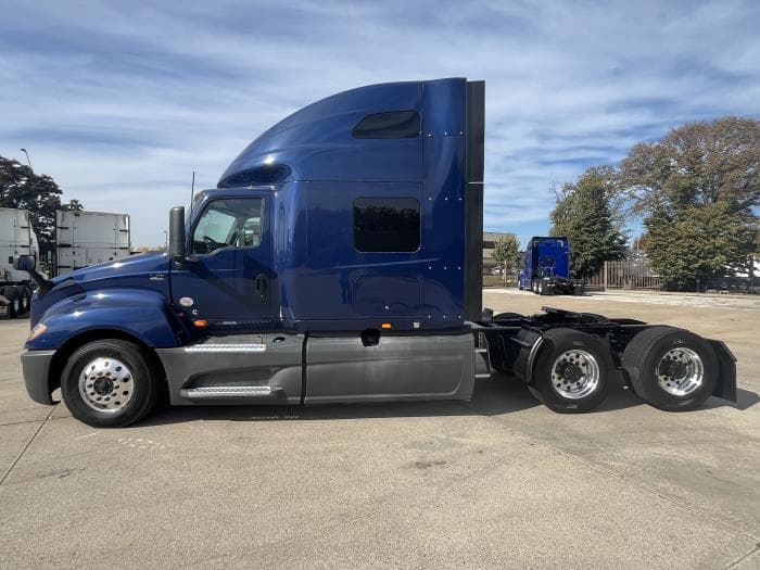 2022 International LT in Kansas City, MO — photo 3