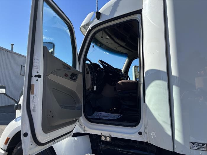 2022 Peterbilt 579 in Memphis, TN — photo 18