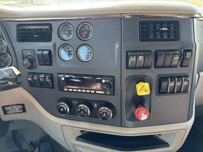 2022 Peterbilt 579 in Memphis, TN — photo 21