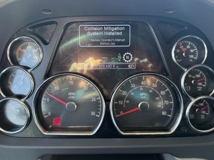 2022 Peterbilt 579 in Dallas, TX — photo 3