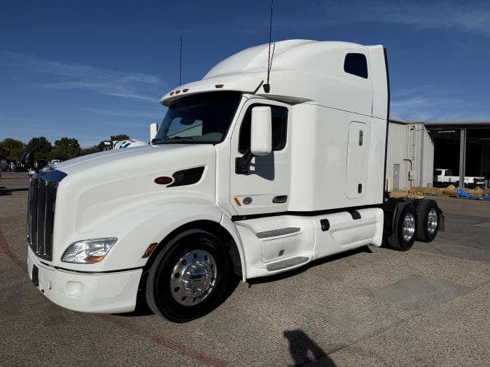 2022 Peterbilt 579 in Dallas, TX — photo 2
