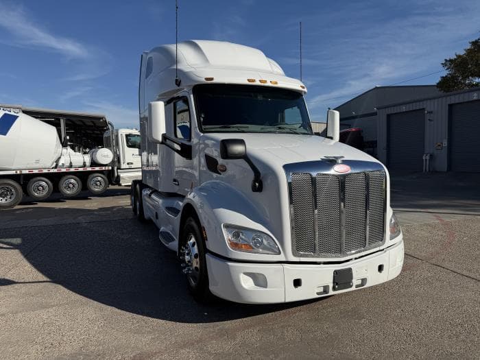 2022 Peterbilt 579 in Dallas, TX — photo 23